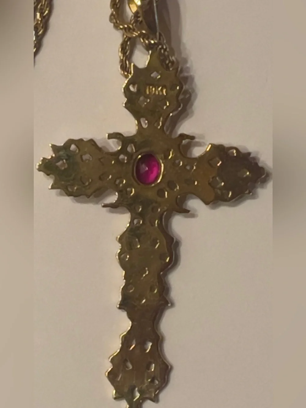18 karat chain with a cross pendant